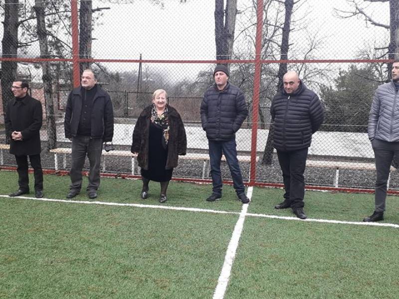 სოფელ ოყურეშს ხელოვნურსაფარიანი სპორტული მოედანი გაიხსნა